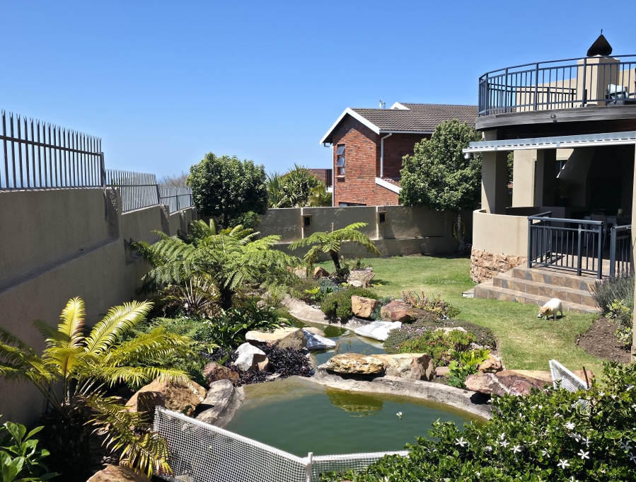 5 Bedroom Property for Sale in Wavecrest Eastern Cape